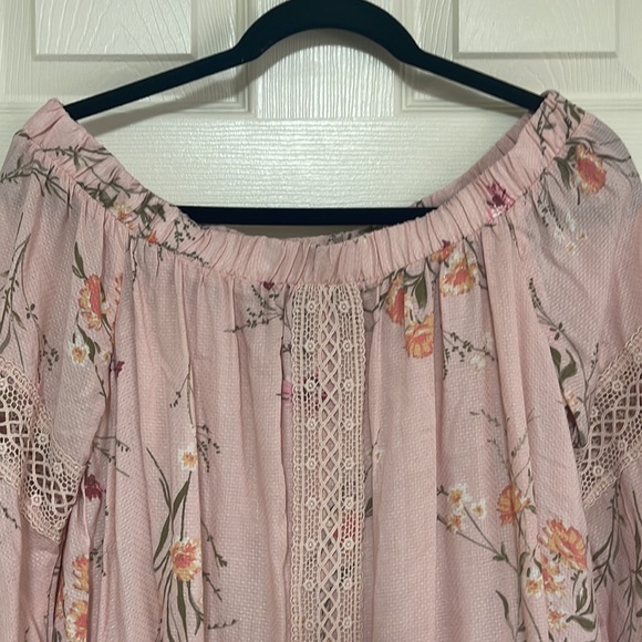 Coco Jaimeson size small dress. Very cute! Can be worn off or on shoulders. - Picture 9 of 11
